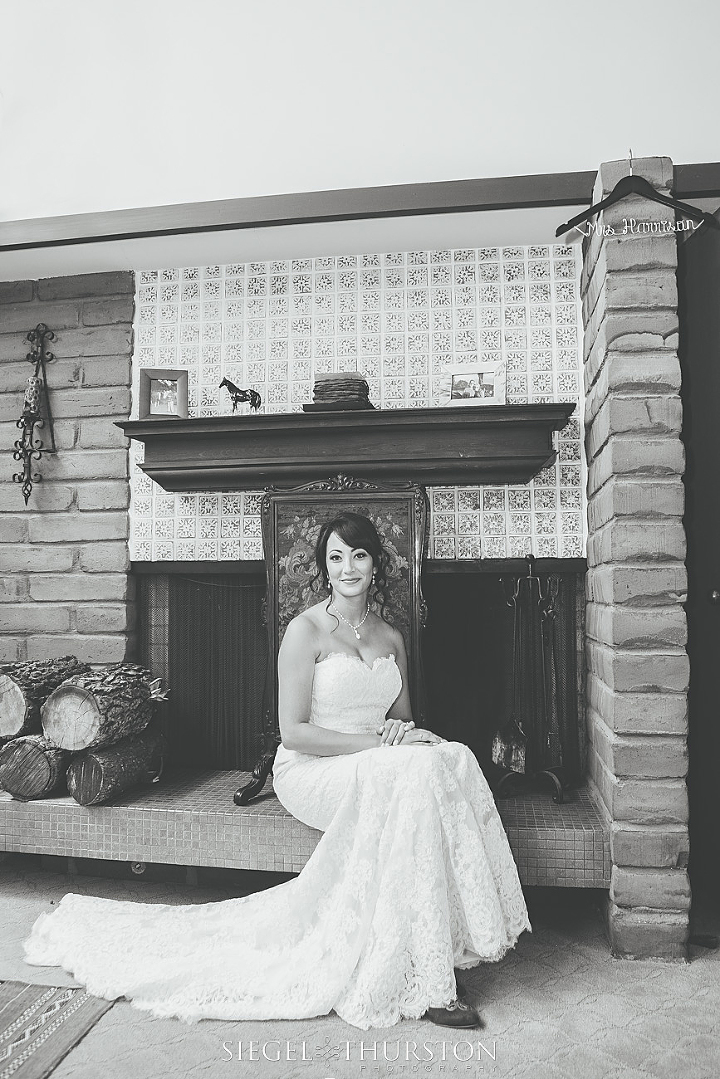 elegant bridal portraits at a Frank Lloyd Wright house in san diego