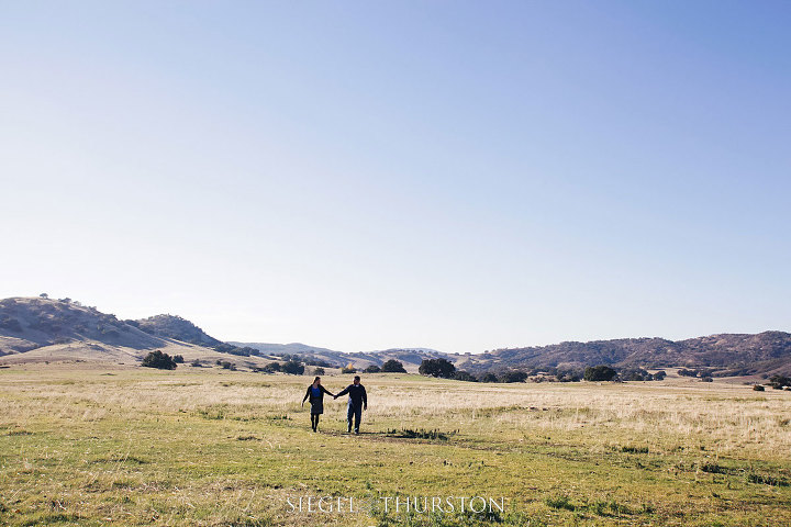 engagement pictures in grassy fields