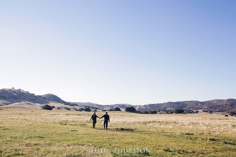 engagement pictures in grassy fields