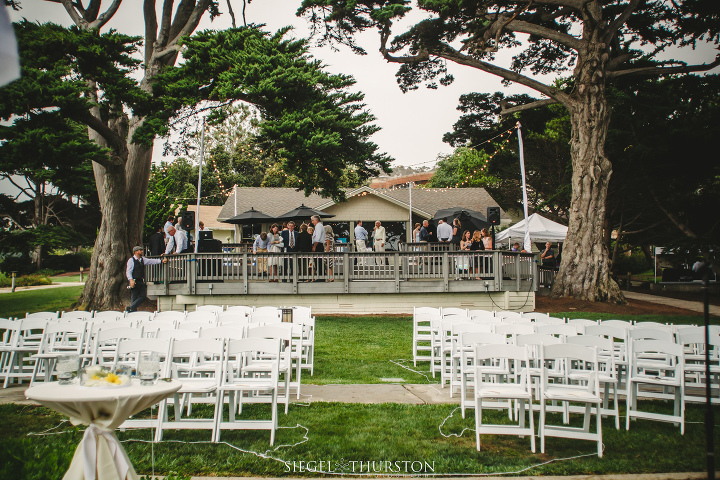outdoor wedding ceremony at the martin johnson house in la jolla california