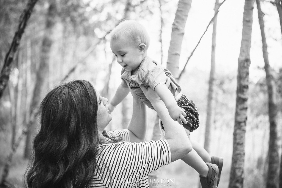 beautiful outdoor family portraits in the white mountains of Arizona